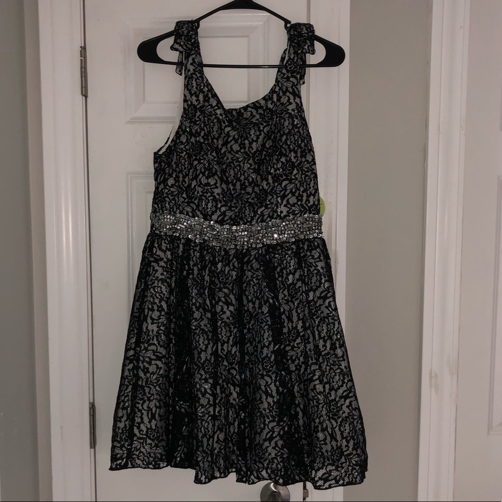 Fun little black dress!